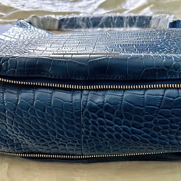 HOBO, JACK FRENCH LONDON LEATHER, NAVY CROC PRINT, TOP ZIPPERS, TOP HANDLES, - Picture 11 of 13